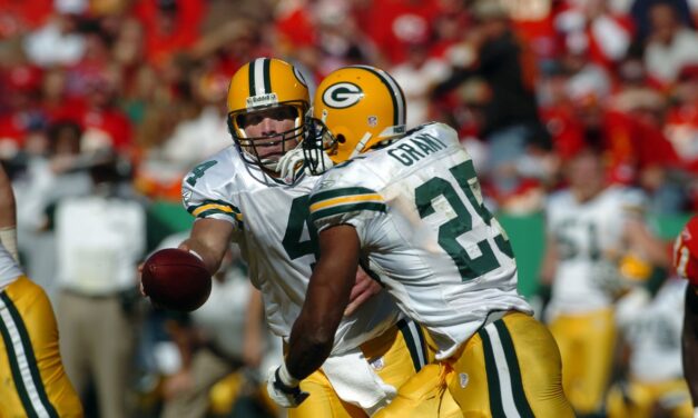 Flashback 2007: Brett Favre Ties an NFL Record in the Packers Win Over the Chiefs